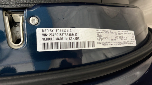 Used 2024 Chrysler Pacifica Limited FWD image 31