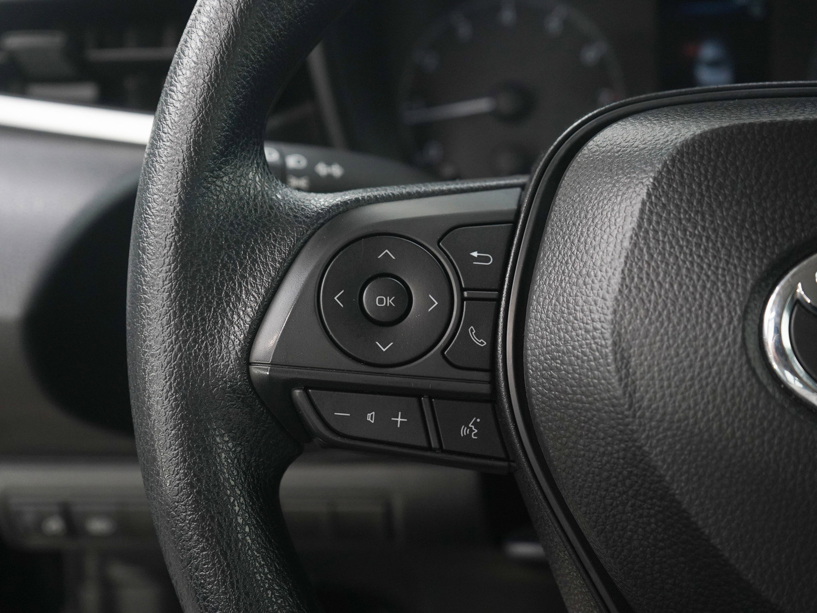 Used 2025 Toyota Corolla LE FWD image 18