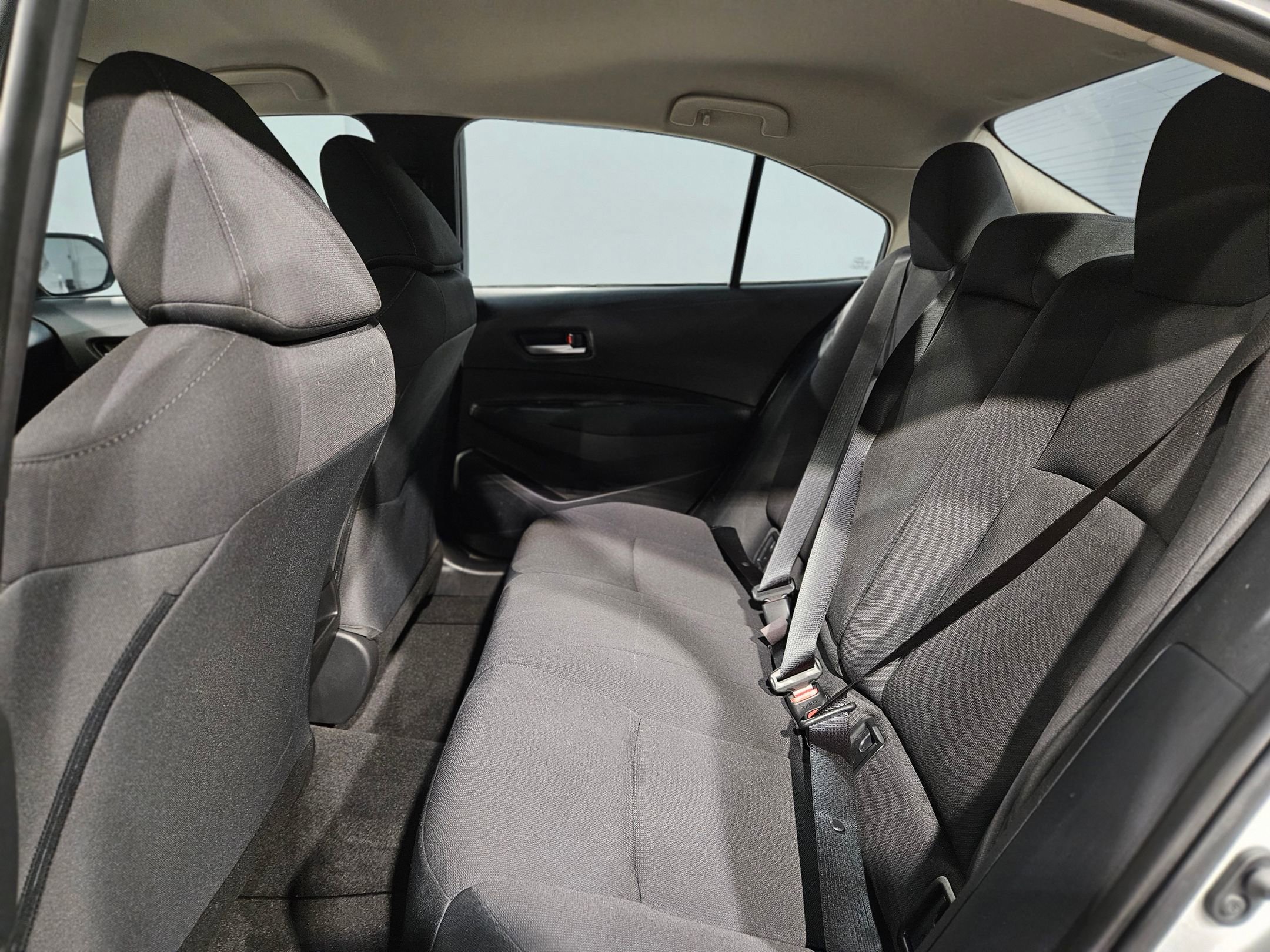 Used 2021 Toyota Corolla LE image 34