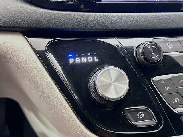 Used 2019 Chrysler Pacifica Touring-L Plus w/ Tire & Wheel Group image 19