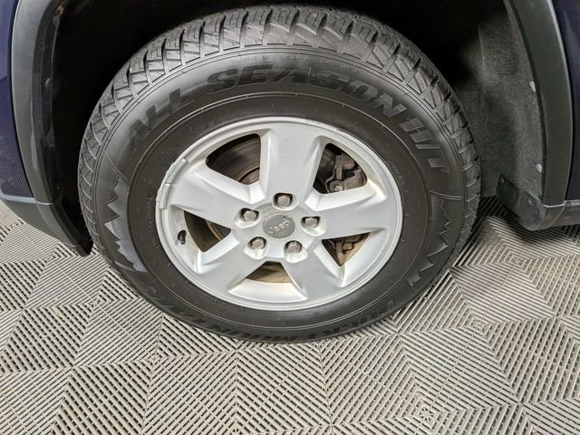 Used 2012 Jeep Grand Cherokee Laredo w/ Laredo E Group image 29