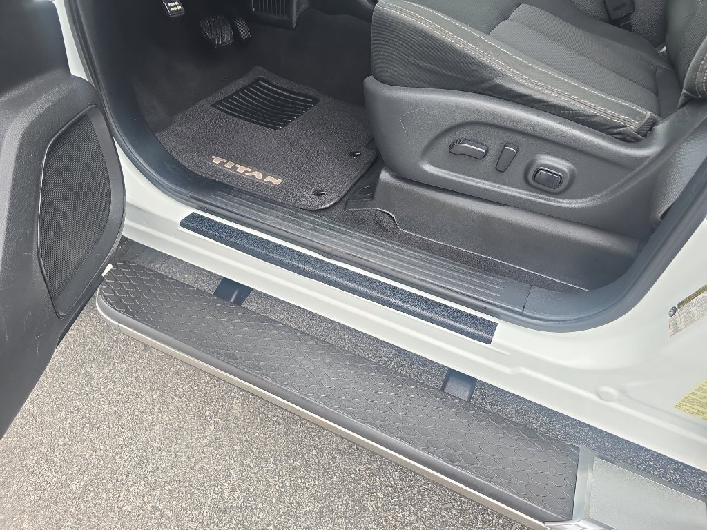 Used 2017 Nissan Titan SV image 13
