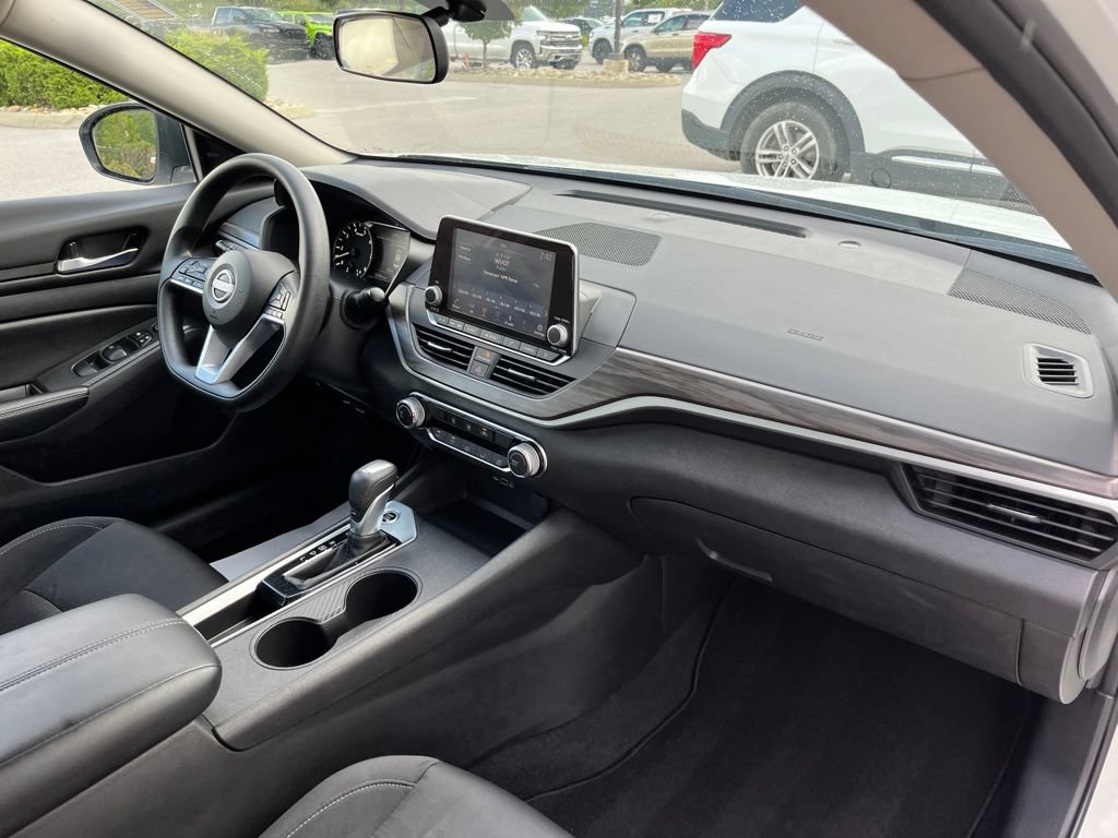 Used 2025 Nissan Altima 2.5 SV FWD image 28