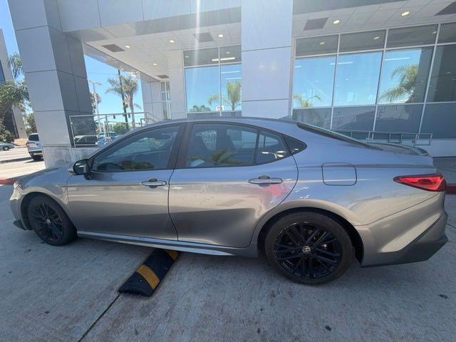 Used 2025 Toyota Camry SE FWD image 9