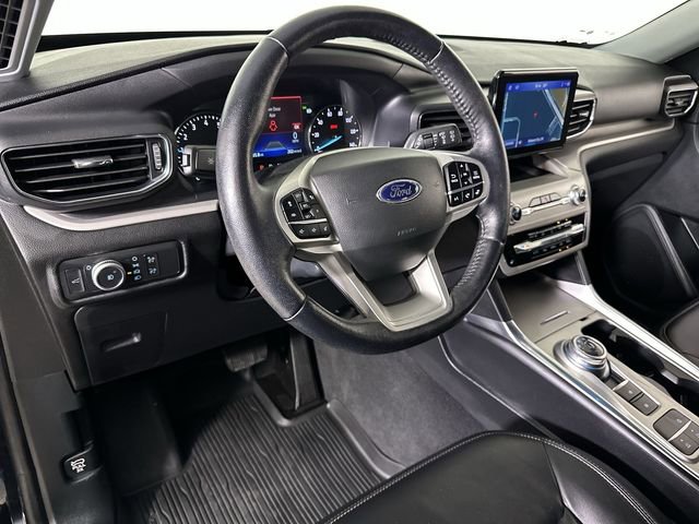 Used 2022 Ford Explorer XLT w/ Equipment Group 202A image 10