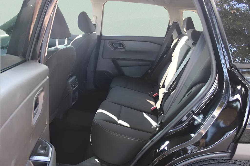 Used 2024 Nissan Rogue S image 12