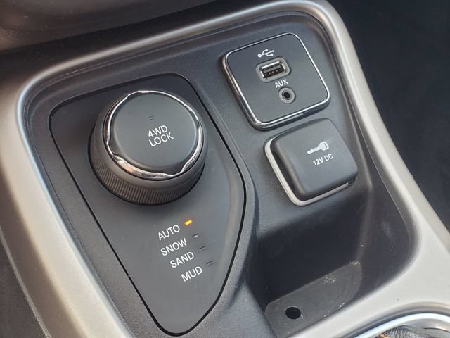 Used 2017 Jeep Compass Latitude w/ Popular Equipment Group AWD/4WD image 24