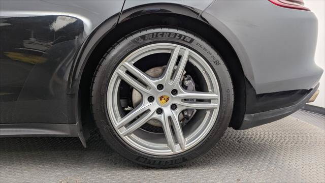 Used 2018 Porsche Panamera 4 w/ Premium Package AWD/4WD image 28