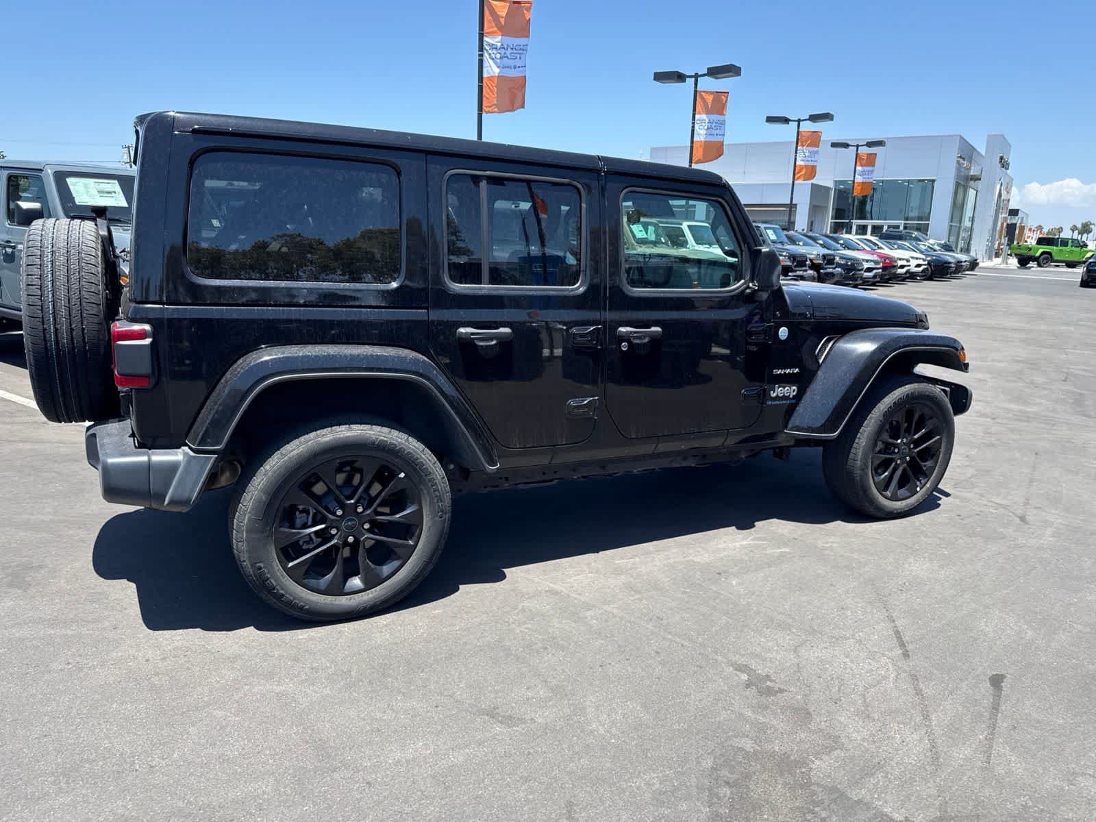 Used 2024 Jeep Wrangler Unlimited Sahara AWD/4WD image 16