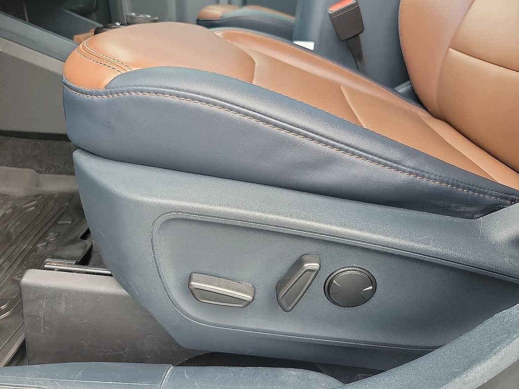 Used 2023 Ford Maverick Lariat w/ Lariat Luxury Package FWD image 12