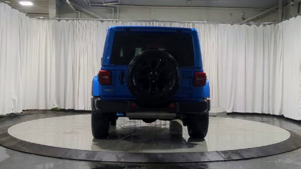 Used 2024 Jeep Wrangler Unlimited Sahara w/ Safety Group image 9