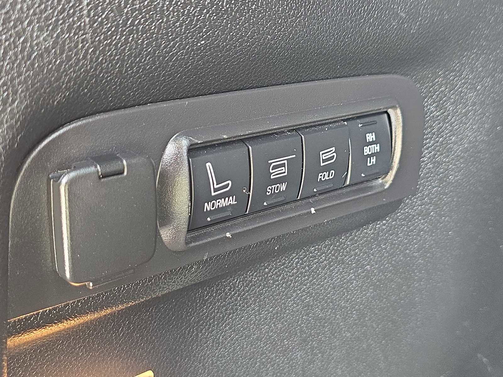 Used 2017 Ford Explorer Platinum AWD/4WD image 32