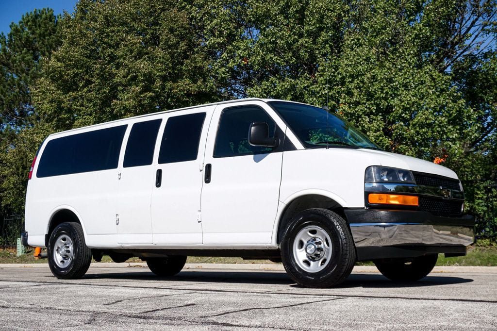 Used 2017 Chevrolet Express 3500 LT w/ LT Preferred Equipment Group RWD image 4