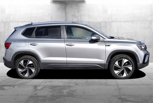 Certified 2023 Volkswagen Taos SE image 5