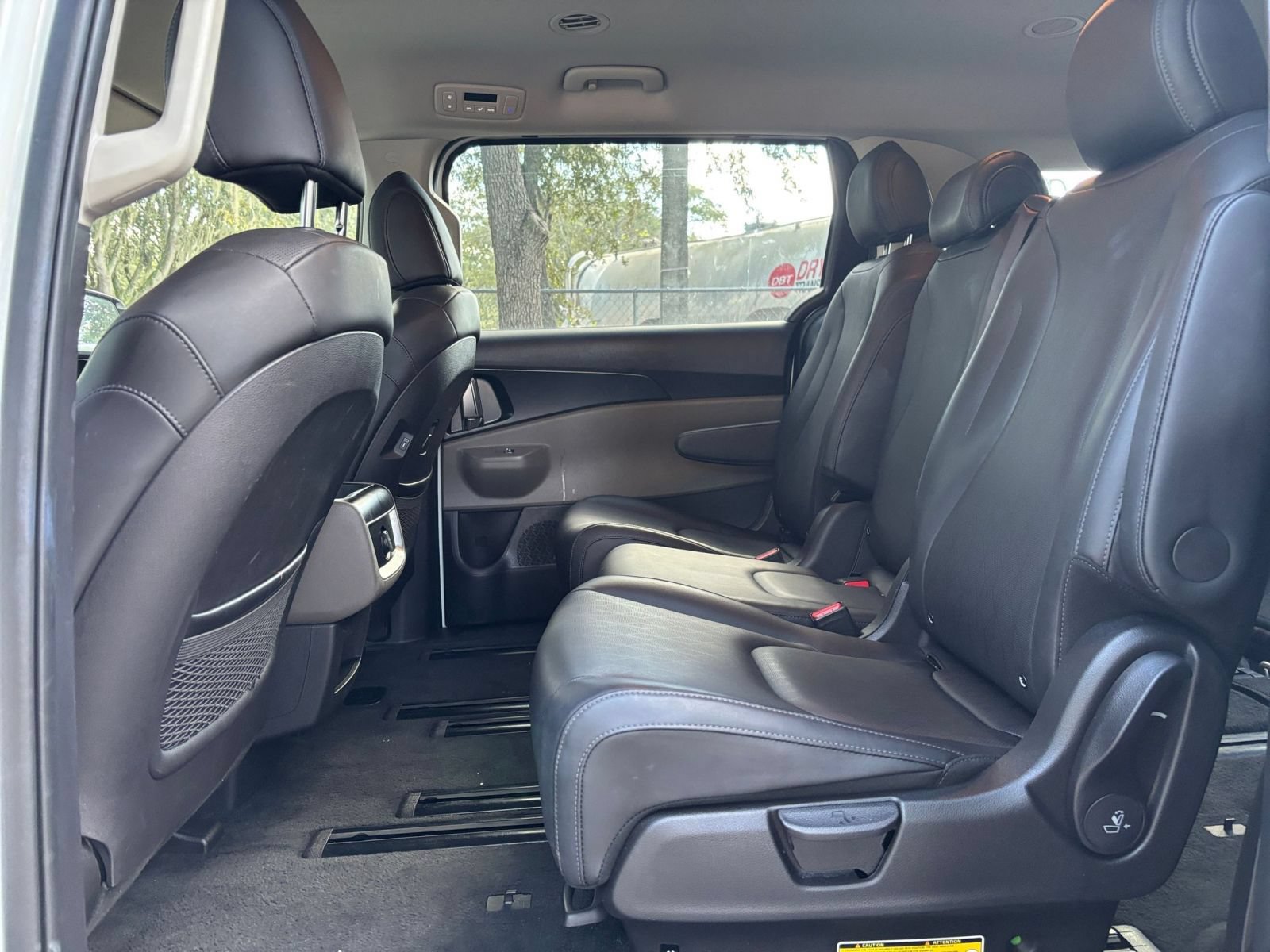 Used 2026 Kia Carnival FWD image 27