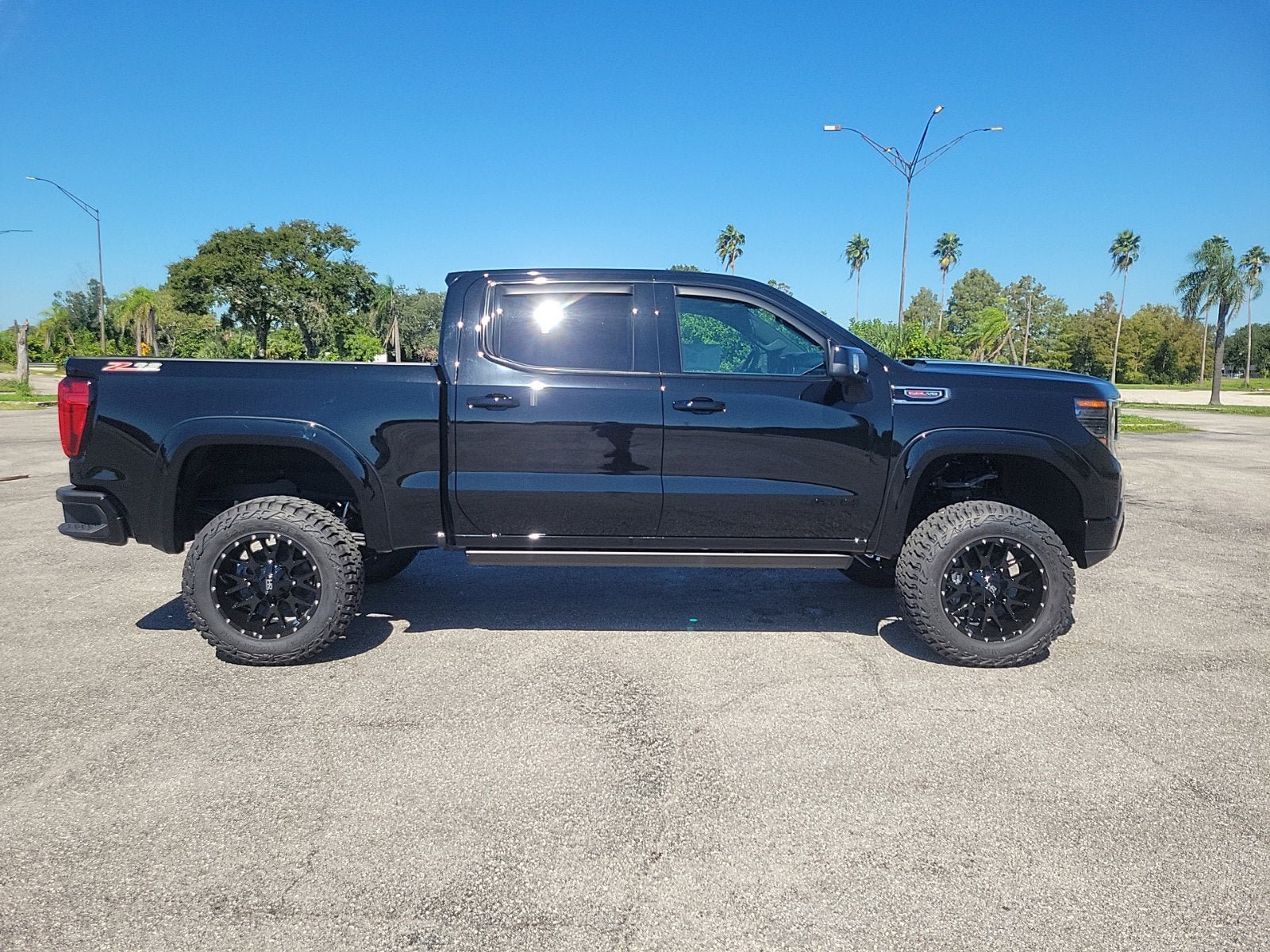 New 2026 GMC Sierra 1500 AT4 w/ Technology Package AWD/4WD image 4