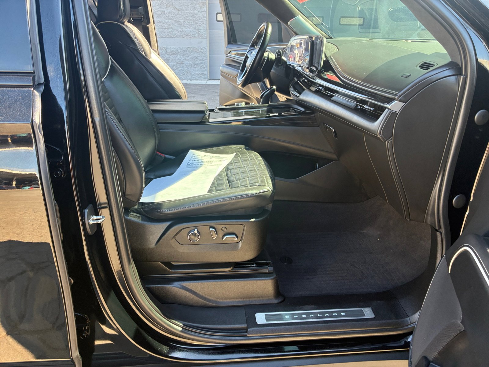 Used 2023 Cadillac Escalade ESV V w/ Heavy-Duty Trailer Package image 34