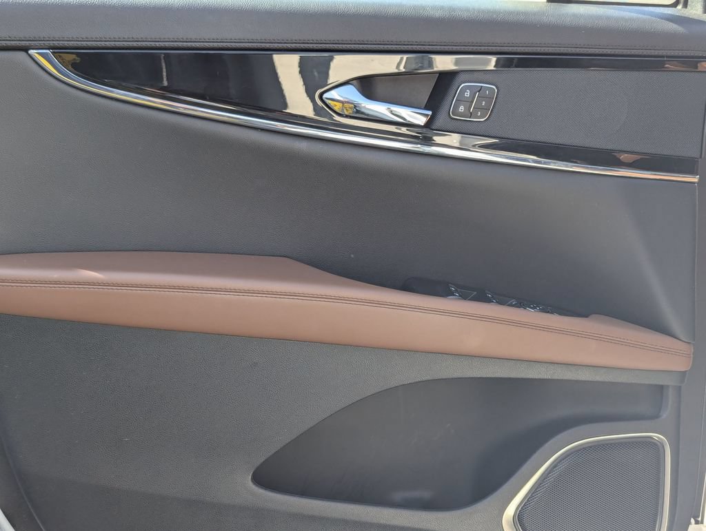 Used 2023 Lincoln Nautilus Reserve AWD/4WD image 12