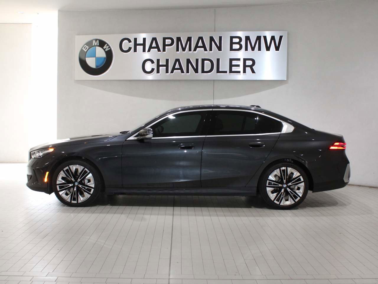 Certified 2025 BMW 530i image 3