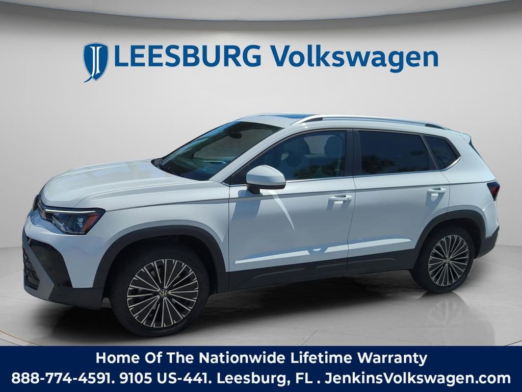 Used 2025 Volkswagen Taos SE w/ Panoramic Sunroof Package FWD image 13