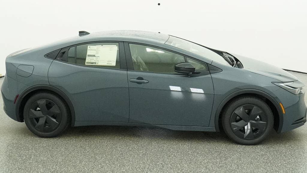 New 2027 Toyota Prius Plug-In Hybrid FWD image 11