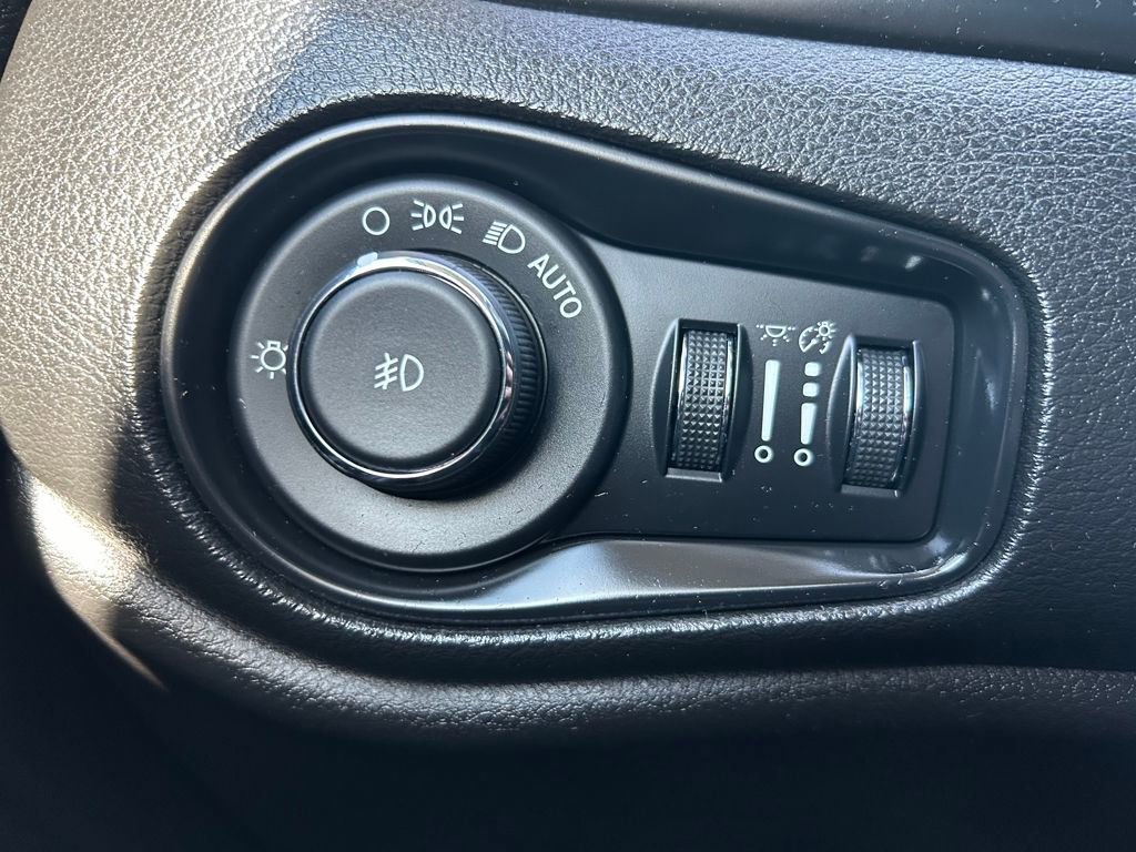 Certified 2018 Jeep Renegade Altitude image 17