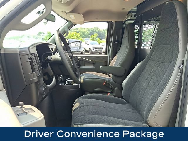 Used 2025 Chevrolet Express 2500 w/ Driver Convenience Package RWD image 2