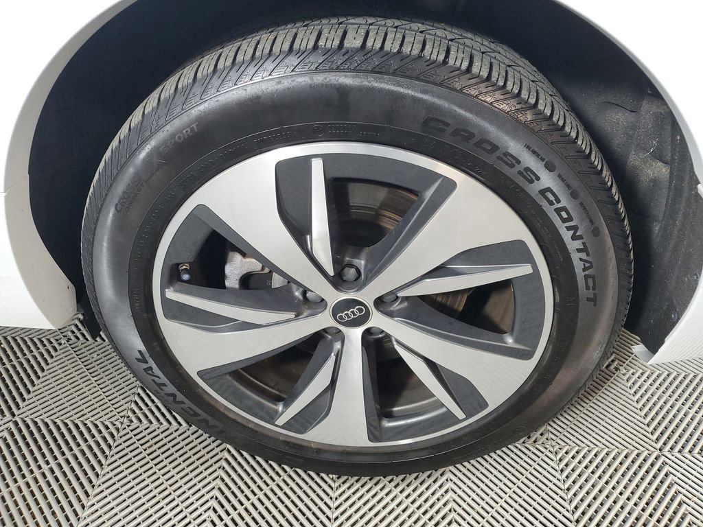 Used 2024 Audi Q8 e-tron Premium Plus w/ Premium Plus Package image 10