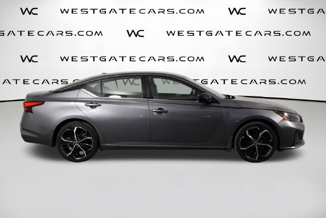 Used 2024 Nissan Altima 2.5 SR FWD image 39