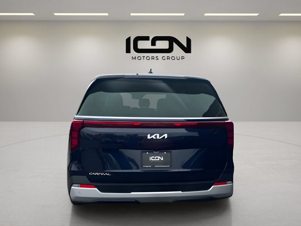 Used 2025 Kia Carnival FWD image 4