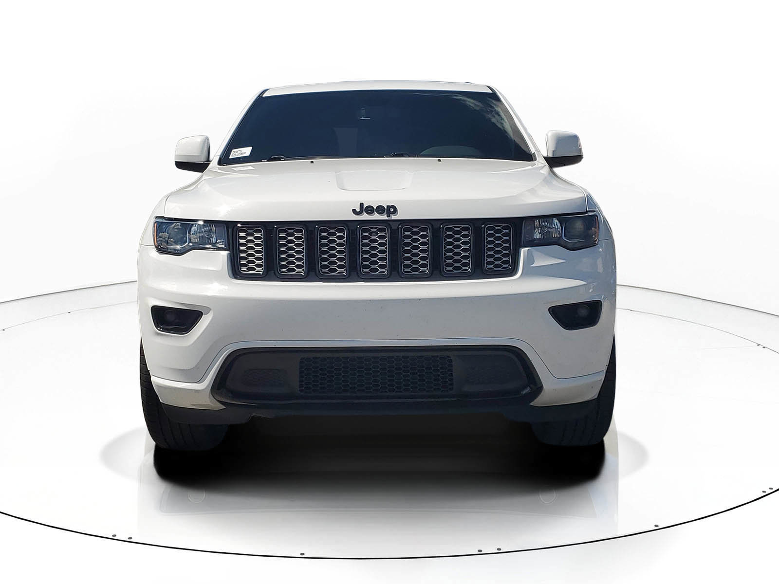 Used 2019 Jeep Grand Cherokee Altitude image 2