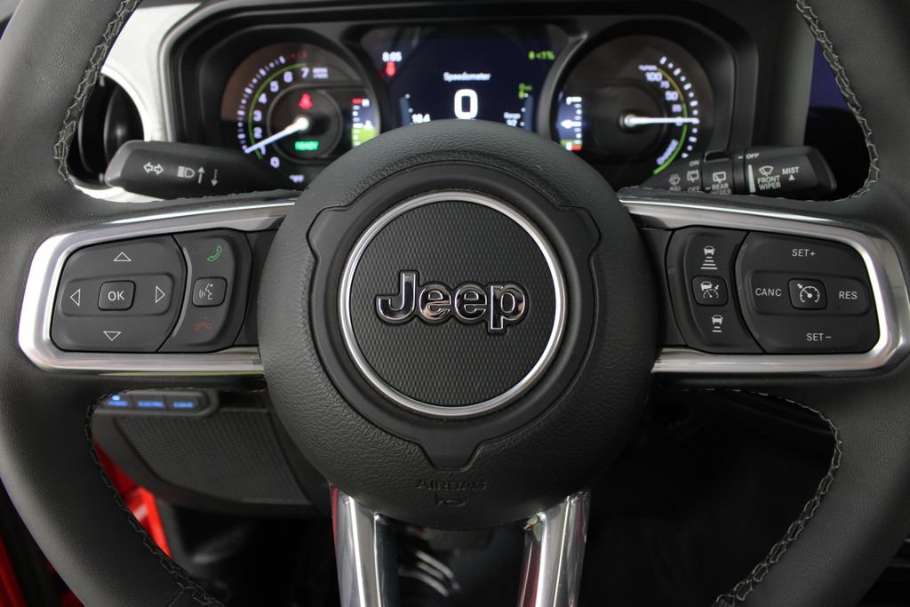 Used 2025 Jeep Wrangler Unlimited Sahara AWD/4WD image 12