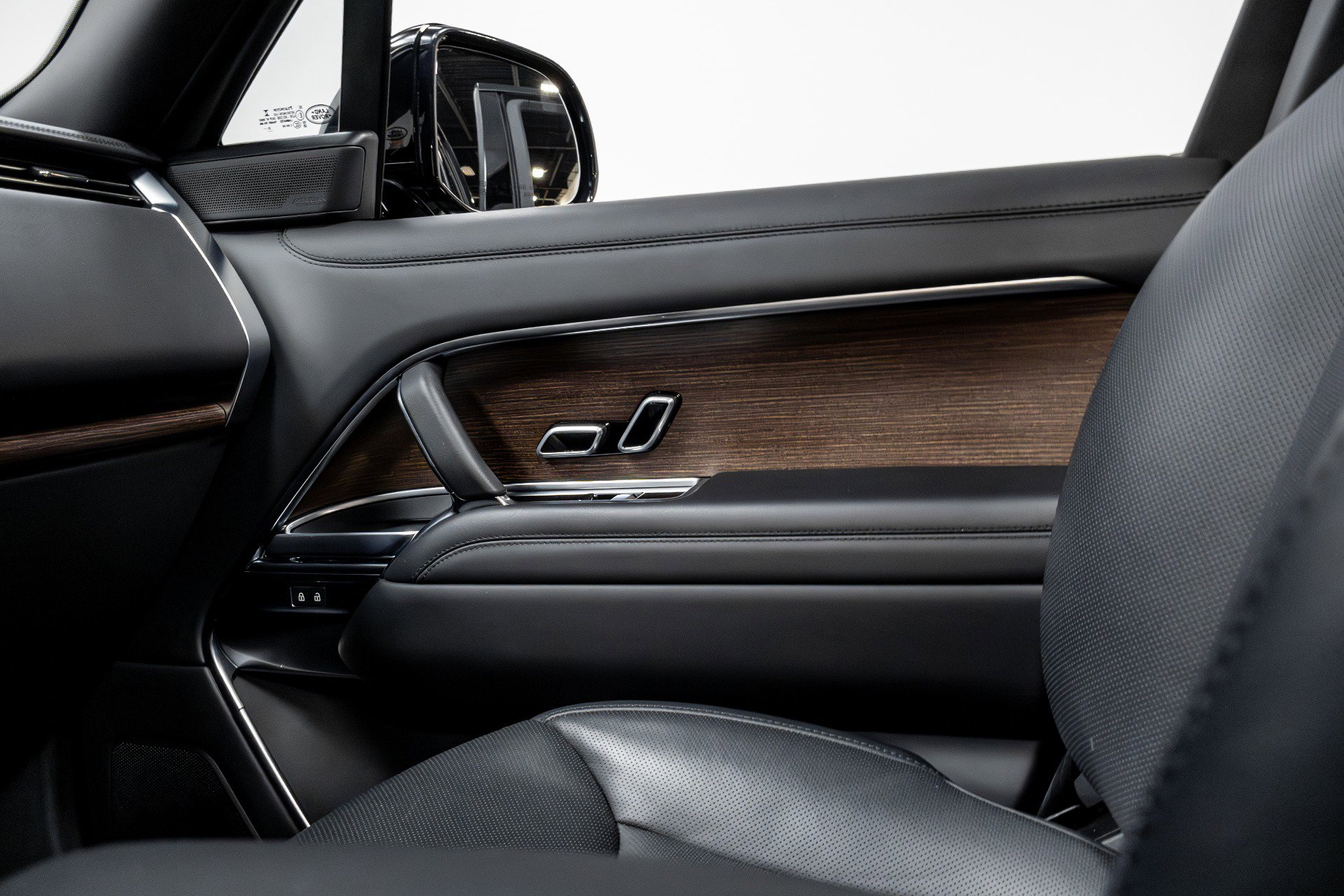 Used 2023 Land Rover Range Rover Autobiography image 10