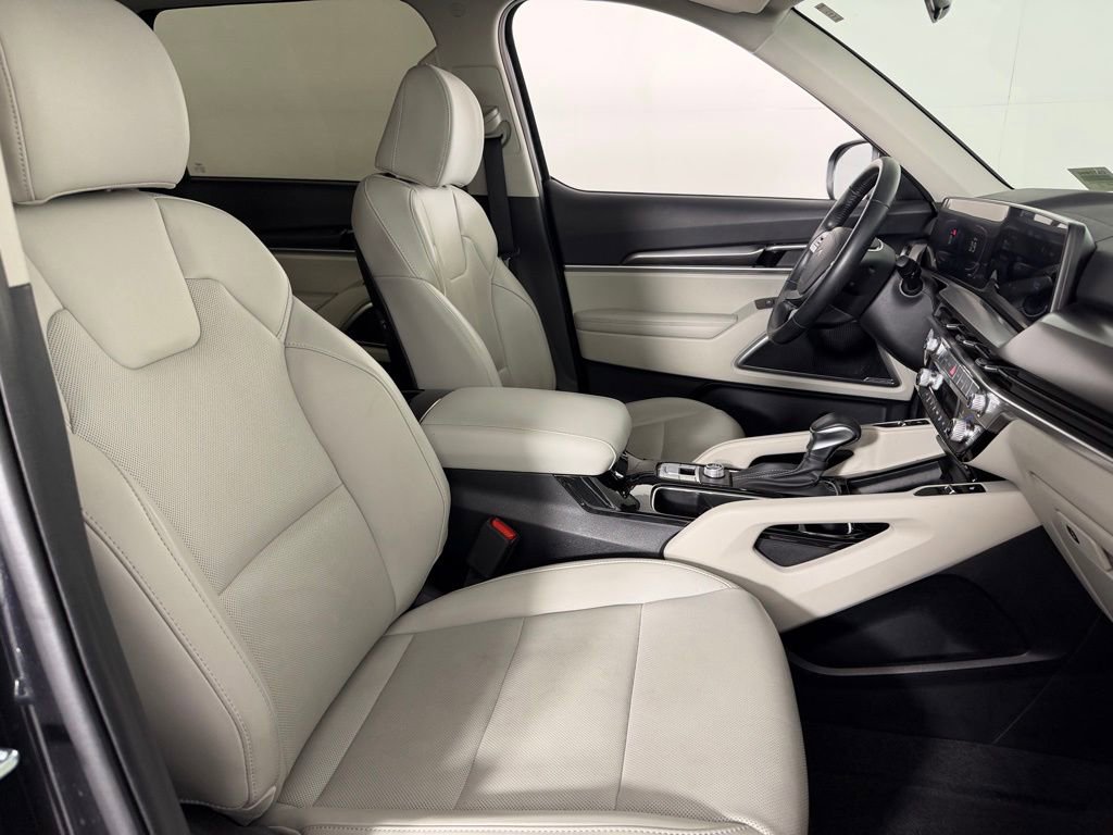 Used 2025 Kia Telluride S image 33