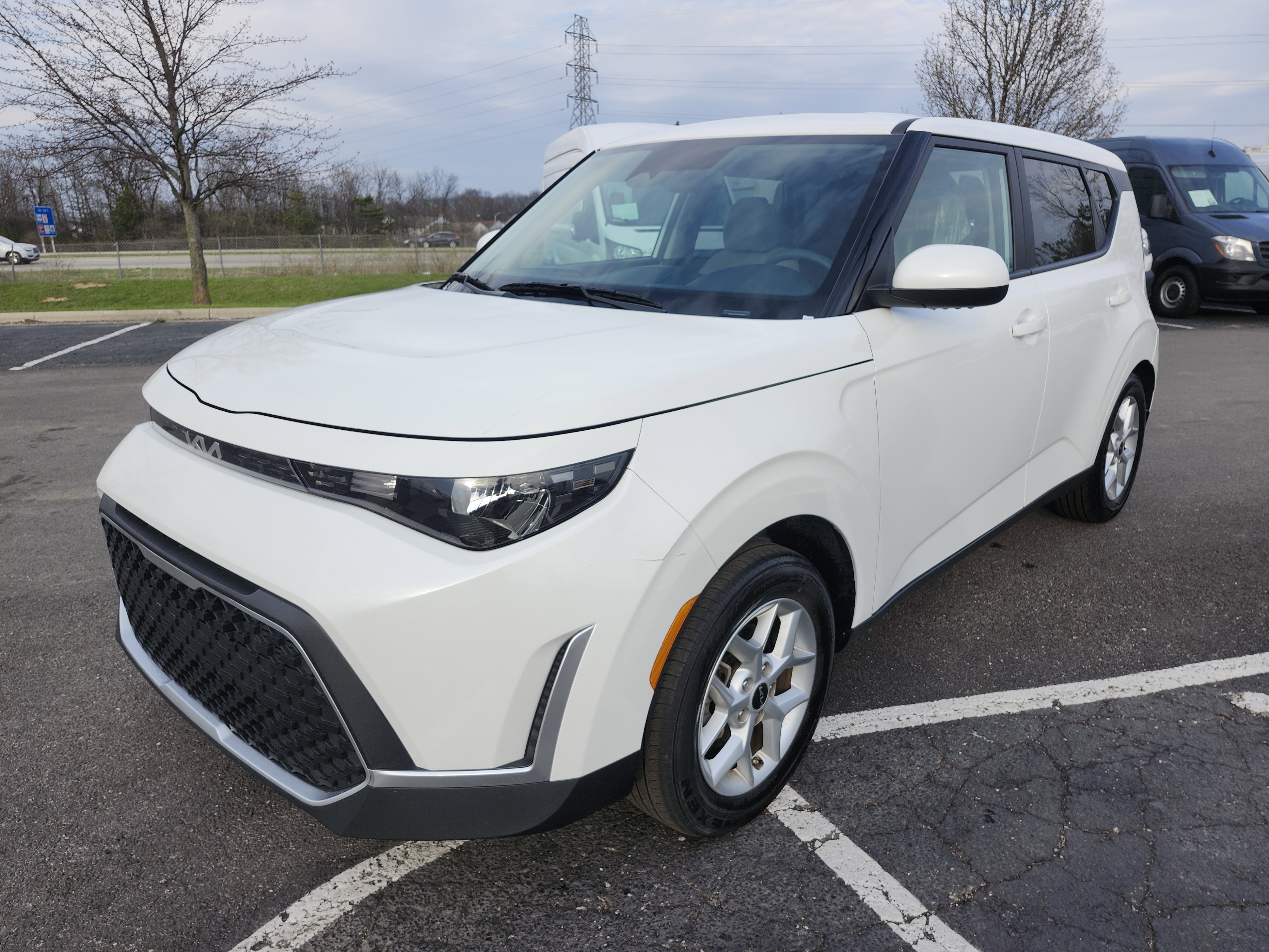 Used 2025 Kia Soul LX w/ LX Technology Package FWD image 11