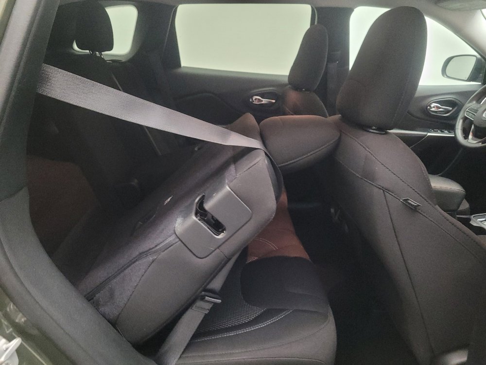 Used 2020 Jeep Cherokee Latitude AWD/4WD image 19