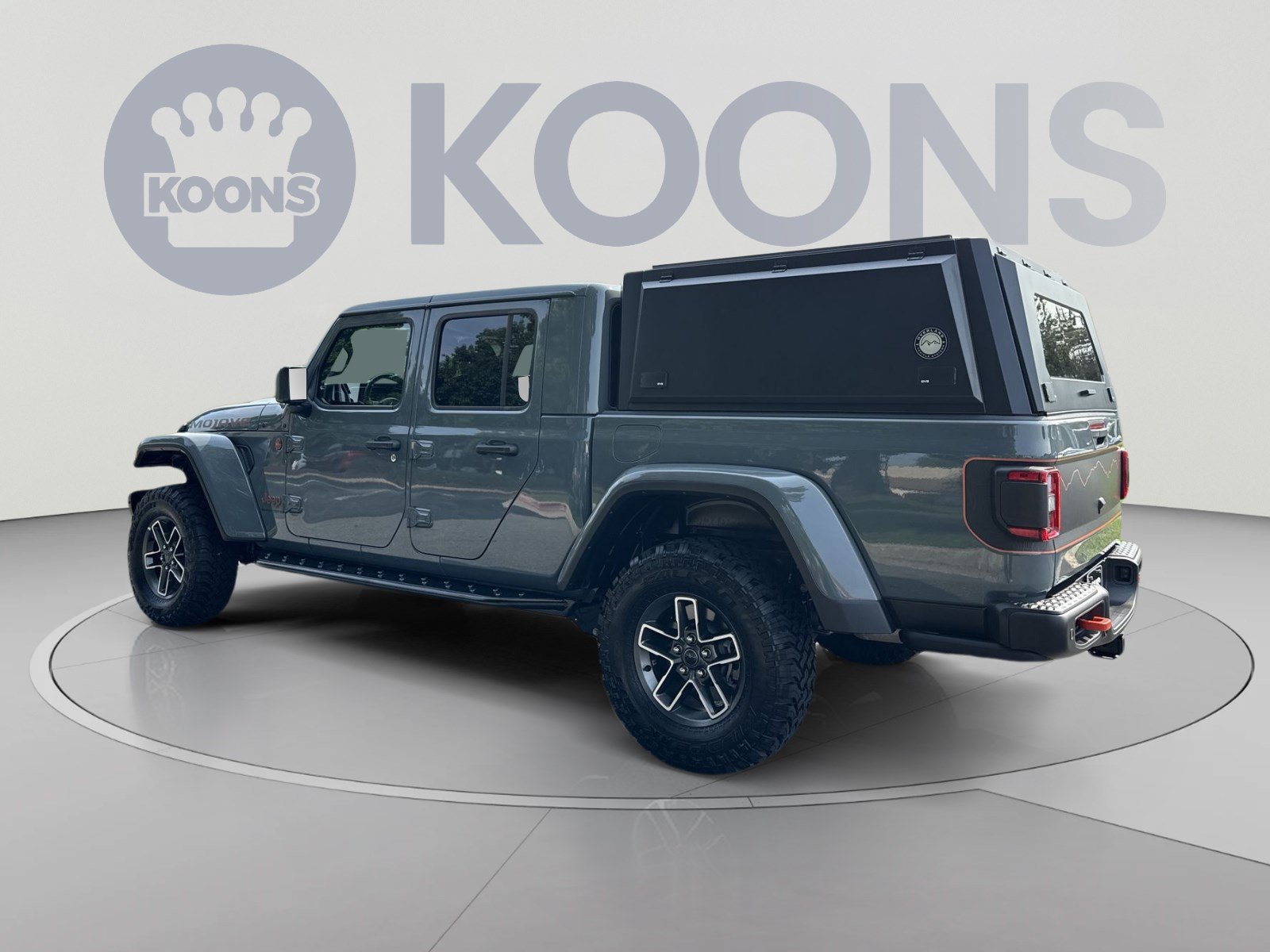 Used 2025 Jeep Gladiator Mojave AWD/4WD image 4
