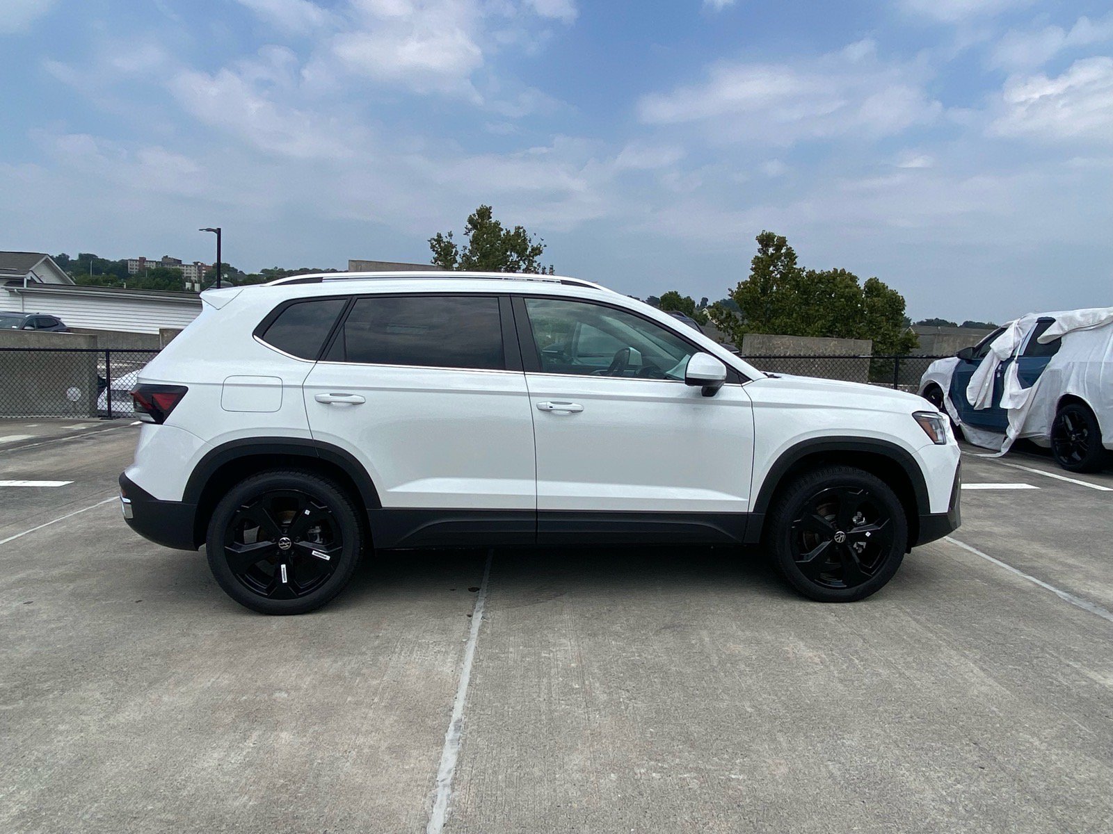 New 2026 Volkswagen Taos SEL AWD/4WD image 2
