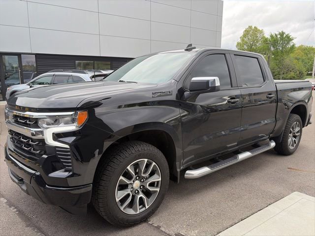 Used 2024 Chevrolet Silverado 1500 LT AWD/4WD image 7
