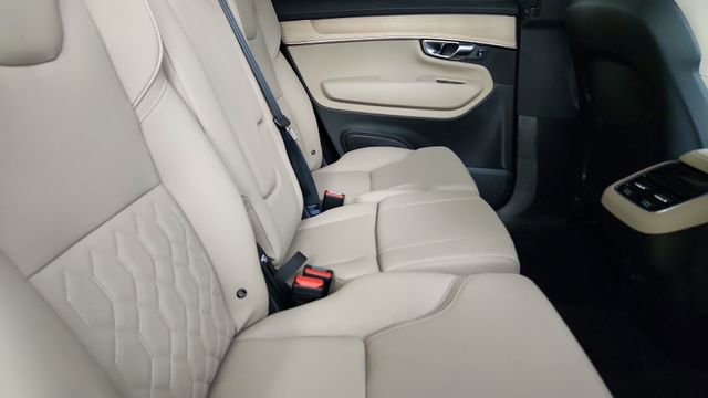 Used 2026 Volvo XC90 B6 Plus w/ Protection Package Premier AWD/4WD image 36