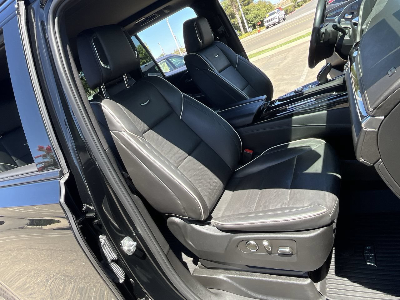 Used 2024 Cadillac Escalade Sport AWD/4WD image 28