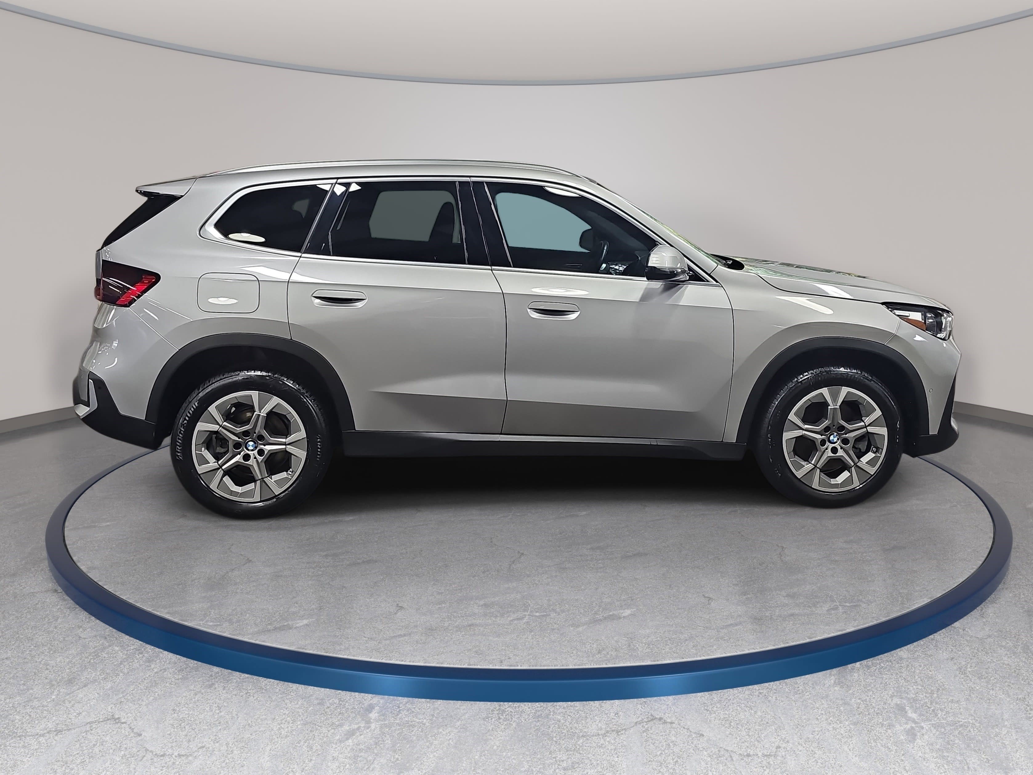 Used 2023 BMW X1 xDrive28i w/ Convenience Package AWD/4WD image 4