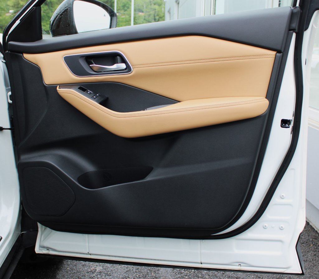 Certified 2022 Nissan Rogue Platinum w/ Head-Up Display Package image 18