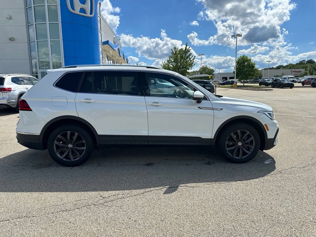 Used 2023 Volkswagen Tiguan SE AWD/4WD image 2