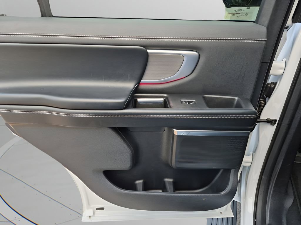 Used 2025 Ford Expedition Platinum image 17