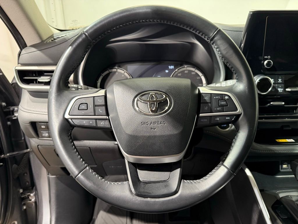 Certified 2024 Toyota Highlander XLE image 23