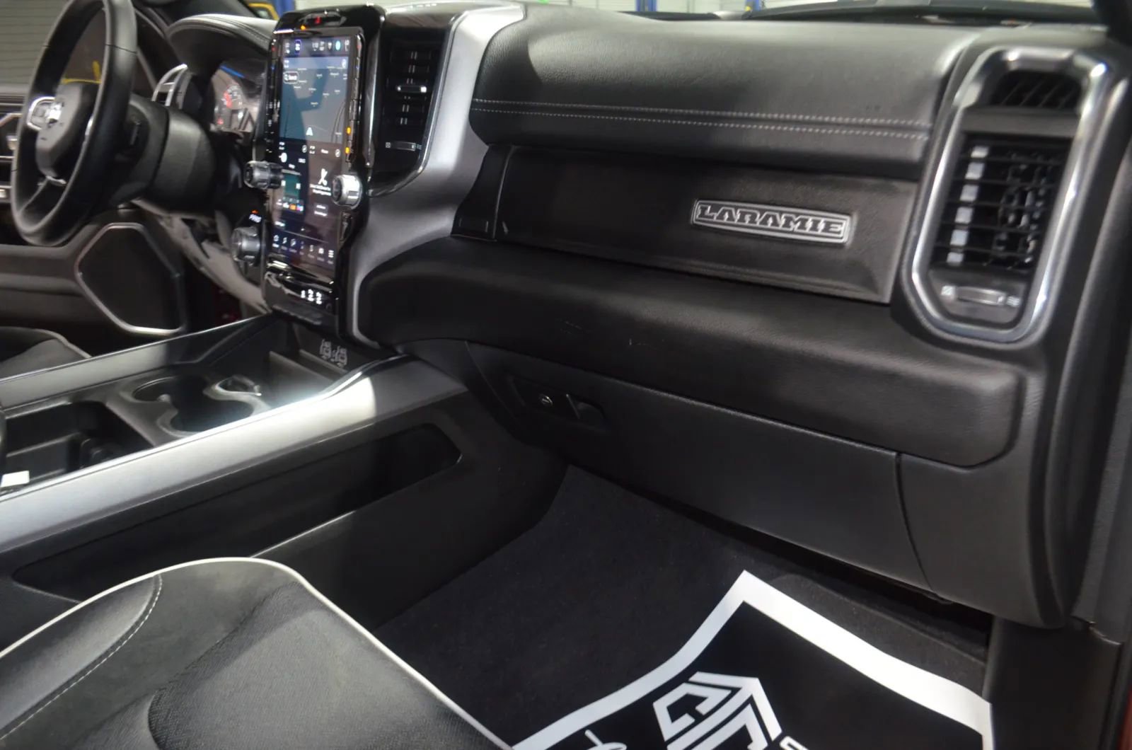 Used 2025 RAM 1500 Laramie image 21