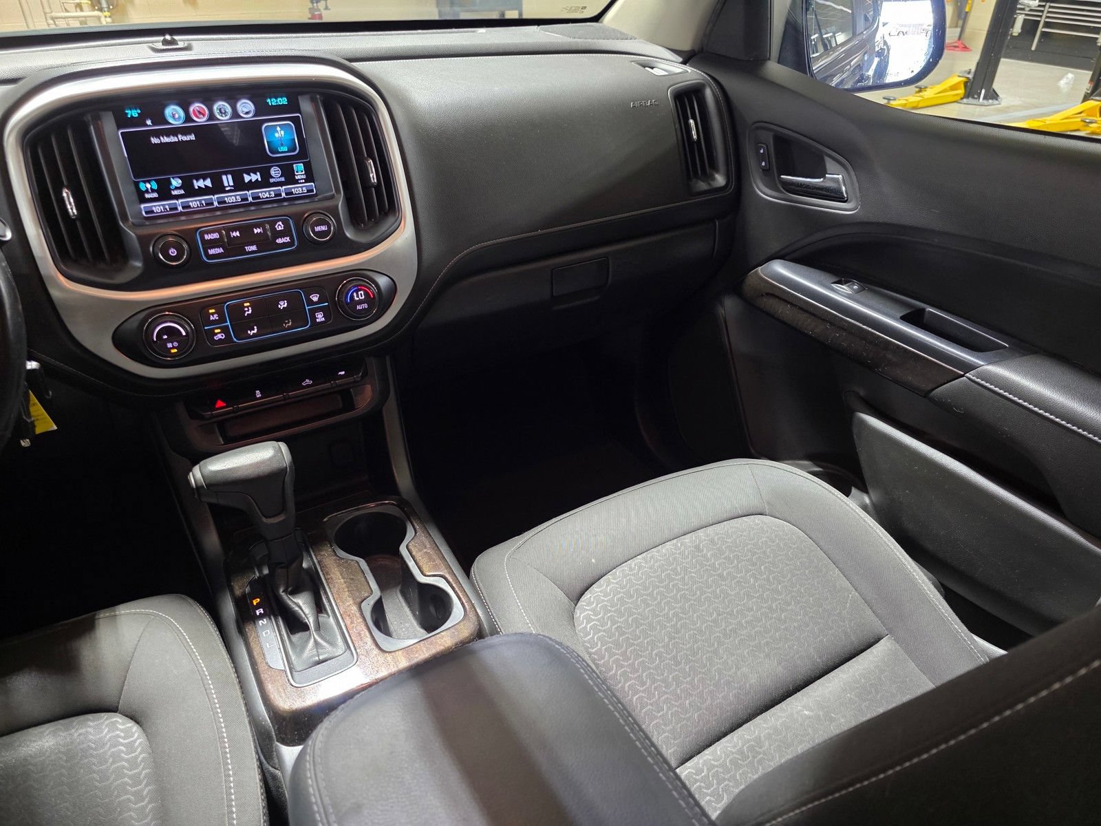 Used 2017 GMC Canyon SLE w/ SLE Convenience Package RWD image 13