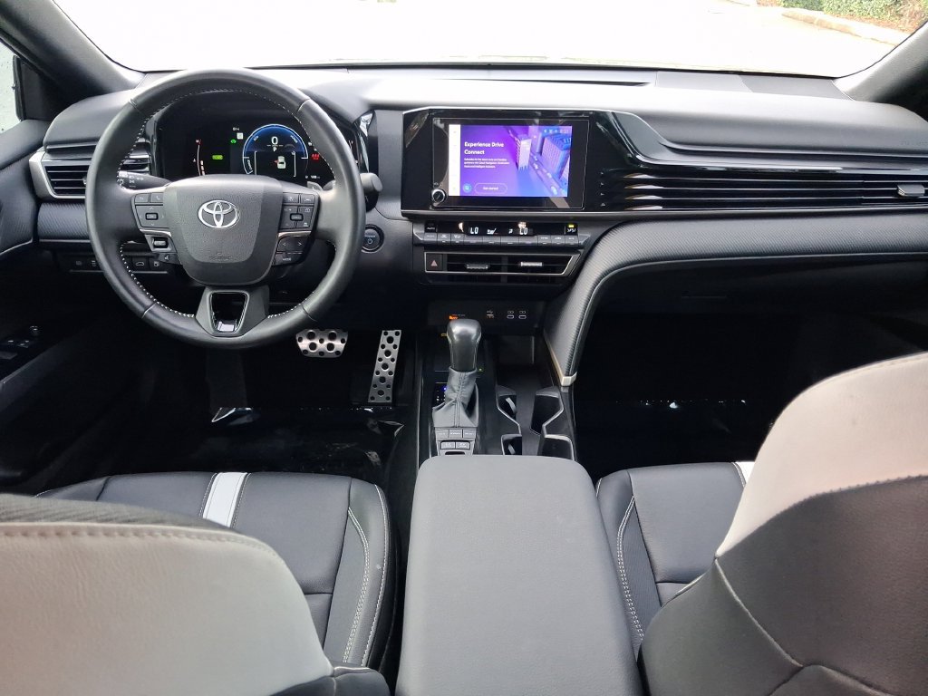 Used 2025 Toyota Camry SE FWD image 14