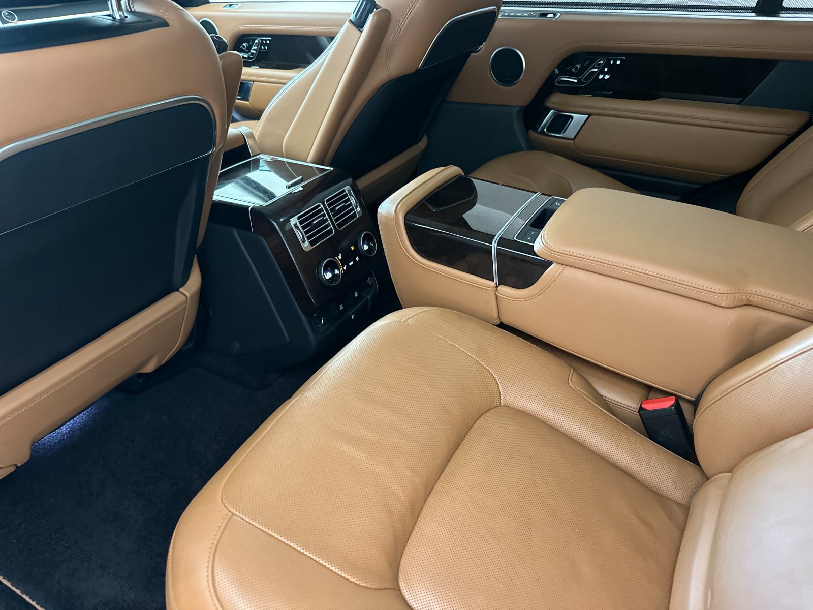 Used 2020 Land Rover Range Rover Long Wheelbase Autobiography AWD/4WD image 12